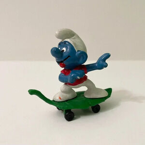 Vintage Smurfs Leaf Skateboard Skater Smurf Toy Figurine Skateboarding